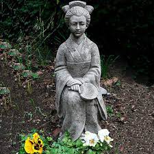 Japanische steinlaterne rankei s 65 cm garten teich figur wetterfest steinguss. Garten Steinfigur Geisha Online Kaufen Bei Gartner Potschke