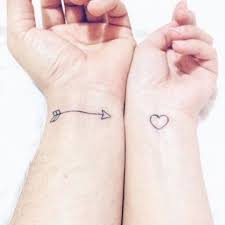 Simbolicos Disenos Y Tatuajes De Flechas Con Corazones Mejores Tatuajes Para Parejas Tatuajes Que Hacen Juego Disenos De Tatuaje Para Parejas