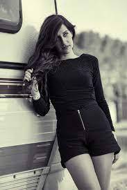 Eefje de visser stopt de sleutel in de voordeur van haar loft in de gentse wijk ledeberg. Eefje De Visser Wil Lanterfanten