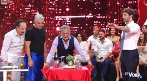 Torna questa sera su raidue stasera tutto è possibile, il programma condotto da amadeus in cui un gruppo di vip si sottopone a prove estreme. Stasera Tutto E Possibile Cast Ospiti E Anticipazioni Replica 11 Maggio