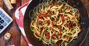 Apres Le Succes Du Livre A La Maison La Journaliste Culinaire Victoire Loup Publie Cuites 60 Recettes Fac Restaurant Italien Recette Ete Recette Facile