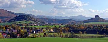Das wetter ist relativ schön, es gibt jedoch einige wolken. Gemeinde Reinhardtsdorf Schona Sachsische Schweiz Wetter