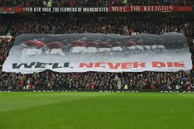 United fan gez mason started the tradition around the year 2000. Juan Mata Commemorates The Flowers Of Manchester On The 60th Anniversary Of The Munich Air Disaster Sports Illustrated