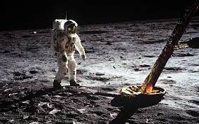 Le premier pas de l'homme sur la lune, c'était le 21 juillet 1969. Premiers Pas Sur La Lune La Depeche De L Afp Du 21 Juillet 1969