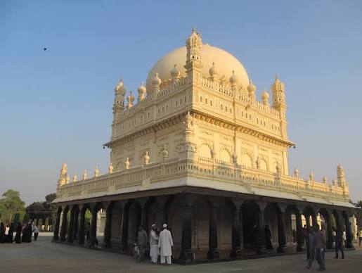 File:Mausoleum of Tipu Sultan, Srirangapatna (Tippu Sultan's Tomb).jpg - Wikimedia Commons