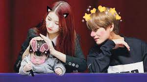 This is because of youtube videos? A Happy Family Bts Gfriend Taewon Taehyung Sowon Fotografi Pasangan Gambar