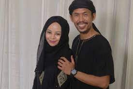 Saya selaku peguam mewakili shuib dan siti sarah ingin membuat penjelasan mengenai isu membabitkan anak guam yang dipanggil oleh sprm, khamis lalu. Sarah Shuib Tinggalkan Anak Demi Kekasih Hiburan Mstar