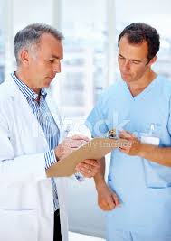 E ancora pronostici su tennis atp e wta, basket nba, hockey nhl e football nfl. Medico Discutiendo Pronostico Con Enfermero Fotografias De Stock Freeimages Com