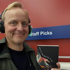 Poets spotted, poets engaged and some reading by cat-light