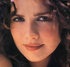 19 de mayo de 1977) es una actriz, cantante, bailarina, diseñadora de moda, empresaria, conductora y modelo uruguaya. Natalia Oreiro Oreironatalia Twitter