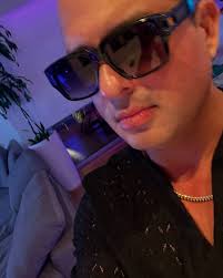 Roger Velasco (@officialrogervelasco) • Instagram photos and videos