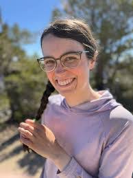 Melissa Kantner's Instagram, Twitter & Facebook