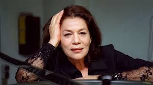 Elstner selbst habe großes mitleid mit den frauen, die wedel angeblich missbraucht haben soll. Hannelore Elsner Im Alter Von 76 Jahren Gestorben Kultur