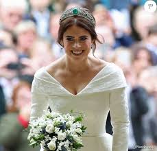 Princess eugenie has had to postpone the christening for her son, august. Mariage De La Princesse Eugenie La Mariee Radieuse En Robe Peter Pilotto Purepeople