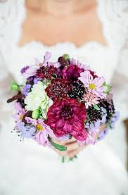 Viele Strausse Fur Die Einzelnen Jahreszeiten Friedatheres Brautstrauss Hochzeit Strauss Hochzeitsblumen