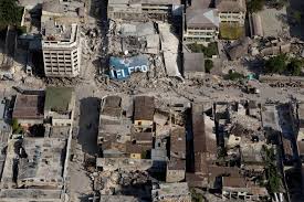La economía del país sufrió un duro revés en enero de 2010, cuando un terremoto de magnitud 7,0 destruyó grande parte de su capital, puerto príncipe y áreas vecinas. ØªÙˆÙŠØªØ± Mar Gomez Ø¹Ù„Ù‰ ØªÙˆÙŠØªØ± 2 0 1 0 Terremoto De Haiti La Tarde Del 12 De Enero De 2010 Un Terremoto De Magnitud 7 0 Azoto El Pequeno Pais Caribeno De Haiti Murieron Entre
