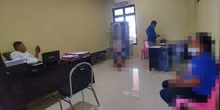 Akun ini cuma akun biasa. Ibu Dan Anak Kandung Yang Tepergok Hubungan Badan Diusir Dari Kampung Halaman All Kompas Com