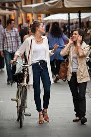 Amazing #scolgio pura poesia italiana. Italian Cycle Chic Padova Italian Women Style Italian Fashion Street Italian Chic