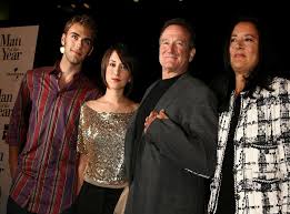 In a tribute to late actor and san francisco giants fan robin williams, his children, zak, zelda, and cody williams, threw out the ceremonial first pitch before game 5 of the world series at at&t park. Robin Williams Dead Children Speak Of Their Struggle To Understand Father S Suicide The Independent The Independent