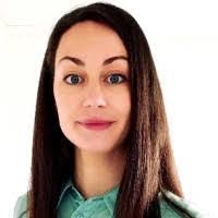 Caroline Felix's Instagram, Twitter & Facebook