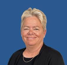 Joanne Hyland's Instagram, Twitter & Facebook