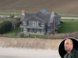 Billy Joel From Celebrity Homes In The Hamptons Celebrity Houses Celebrity Mansions The Hamptons