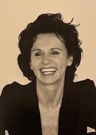 Ellen Hamill's Instagram, Twitter & Facebook