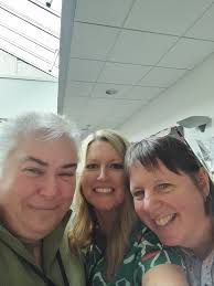 It was heartwarming to be at AMK Hub alongside SM Lee Hsien Loong, Nadia A.  Samdin, Jasmin Lau 刘洁敏 & Victor Lye connecting with residents and families  today! Always energising to see