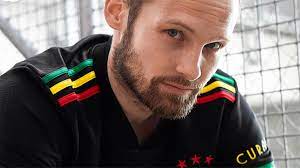 El máximo exponente de la música reggae a cuarenta años de fallecido sigue vigente y ahora en el mundo del fútbol, el jersey ya se encuentra en los aparadores y está siendo viral. H H7nvw Yqrifm