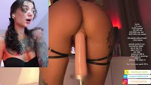 She shows off that amazing bigass