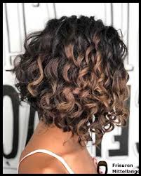 die 85 beliebtesten lockigen kurzhaarfrisuren im jahr 2021 in 2021 lockige frisuren kurze lockige frisuren frisuren