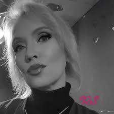 Rachel Strouse's Instagram, Twitter & Facebook