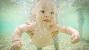 Bebe Nageur S Epanouir Dans L Eau Magicmaman Com