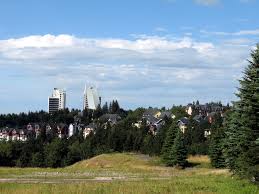 View of the am haus des gastes from the towns oberhof (niemcy). Die Besten Tourentipps In Oberhof