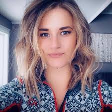 Leigh Cormier's Instagram, Twitter & Facebook