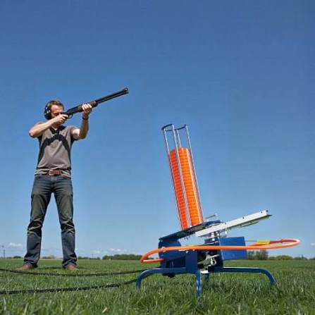 VEVOR Clay Target Thrower Automatic Skeet And Trap Launcher 50 Clays Capacity 55+ Yards Range Adjustable Angle Foot Pedal Control