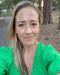 The #1 thing that helped my skin get clear when I was in college- and it  wasn’t the latest skincare product! #acne #bendskincare #bendmassage