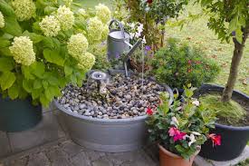 Nostalgische Gartendeko Aus Zink In 2020 Garten Deko Zinkwanne Bepflanzen Garten Pflanzen