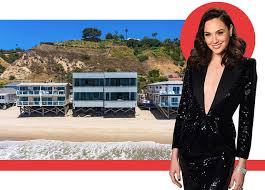 Located on malibu's carbon beach. Gal Gadot Buys Beachfront Condo In Malibu