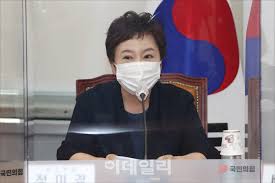 쥴리 였으면 거기서 일했던 쥴리 를 기억하는 분이나 보셨다고 하는 분이 나올것이라며 이건 그냥 누가 소설을 쓴 것이라고 했다. ì¥´ë¦¬ í•´ëª…í•œ å°¹ ë¶€ì¸ ê¹€ê±´í¬ ì •ë¯¸ê²½ ëŒ€ì' ë§ì•˜ì–´ì•¼