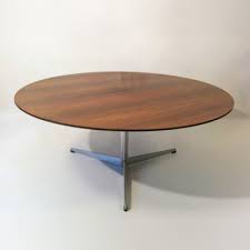 With his focus on the simplicity of form and innovative function over trendiness, architect and designer arne jacobsen was a pillar of midcentury modern design. Coffee Table By Arne Jacobsen For Fritz Hansen 1950s 10533