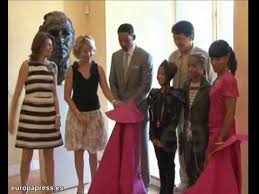 Esperanza aguirre utilizó su cargo como presidenta de madrid para ocultar el goya inédito. Jackie Chan And Will Smith With Esperanza Aguirre Video World Today News