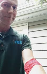 📢 Calling all platelet donors! 📢 Did you know? Platelets have just a  5-day shelf life! ⏰ This is why we need you to come book an appointment and  become a lifesaver