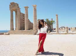 Die ruinen bieten noch heute einen beeindruckenden anblick und sind zum teil sogar noch gut erhalten. Die Schone Griechische Stadt Lindos Auf Rhodos Smilesfromabroad
