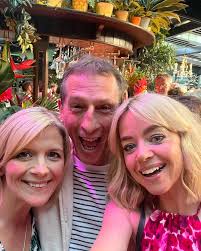 𝗗𝗥𝗢𝗣 𝗔 𝗛𝗘𝗔𝗥𝗧 𝗔𝗡𝗗 𝗦𝗔𝗬 𝗬𝗘𝗦 𝗜𝗙 𝗬𝗢𝗨 𝗟𝗢𝗩𝗘 CORONATION  STREET