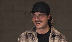 There are a few things toronto maple leafs player auston matthews can't live without when he hits the road. Love It Or Hate It Matthews Is Ready To Shave It Nhlpa Com