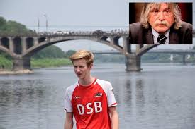 Dit is hét kledingstuk dat alle influencers dragen naar het strand. Homoseksuele Voetbalfans Boos Op Johan Derksen Kwetsende Uitspraken Helpen Totaal Niet Brabant Bndestem Nl