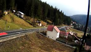 Traficul este restricţionat, luni, pe drumul naţional (dn) 1, în zona oraşului comarnic din judeţul prahova, unde două macarale acţionează pentru ridicarea unei cisterne încărcate cu spumă poliuretanică lichidă, care a derapat şi a ieşit de pe carosabil. Webcam Predeal Trafic Dn1 Camere Live Dn1 Live Statiunea Predeal