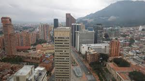 El alcalde de bogotá decretó este viernes el toque de queda en toda la ciudad para contener los disturbios y saqueos por parte de manifestantes decretó toque de queda. Ojo Desde Este Martes Habra Toque De Queda En Bogota