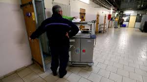 L Ensemble Du Personnel De La Prison De Bethune A Ete Depiste